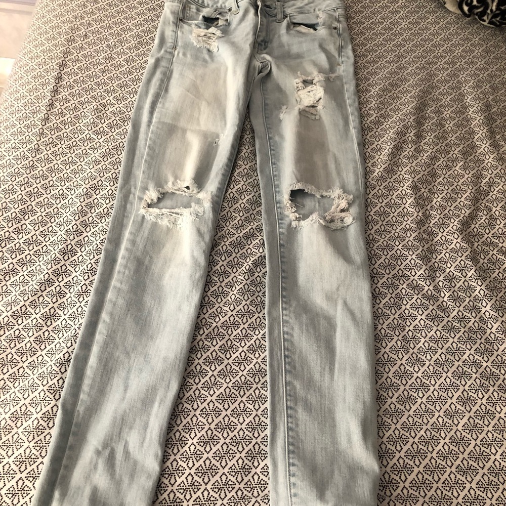 Light wash ripped skinny jeans